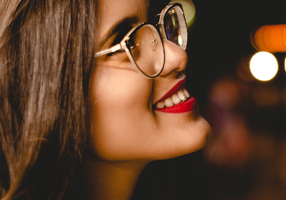 smiling woman fluorosis